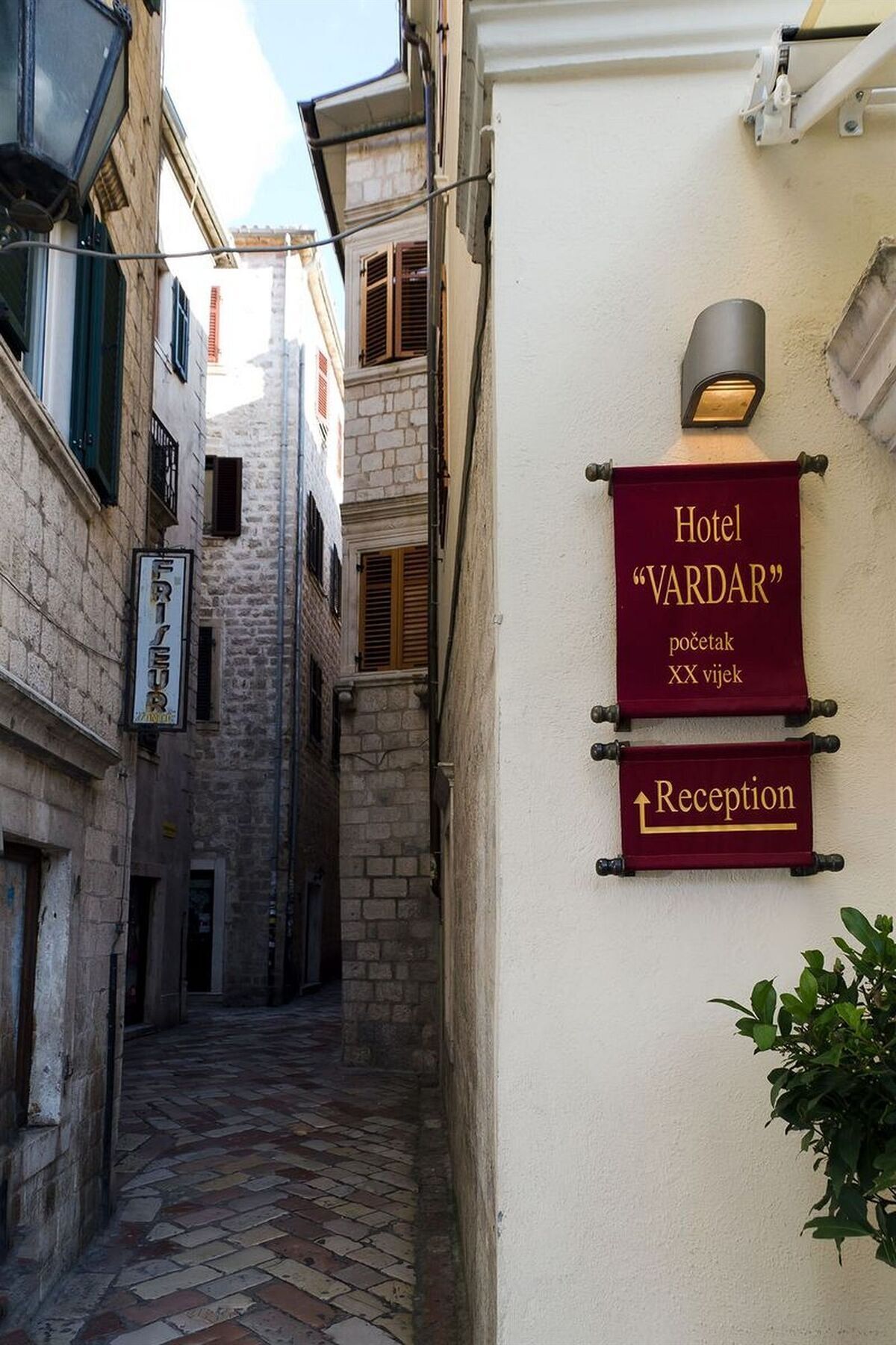 Hotel Vardar Kotor Exterior photo